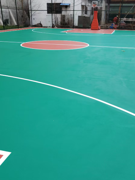 泽普 球场长期使用易出现地面开裂